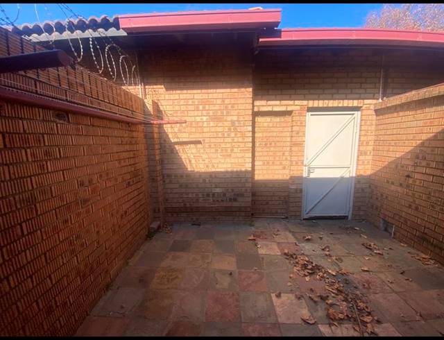 3 BEDROOM TOWNHOUSE FOR SALE IN CLUBVILLE